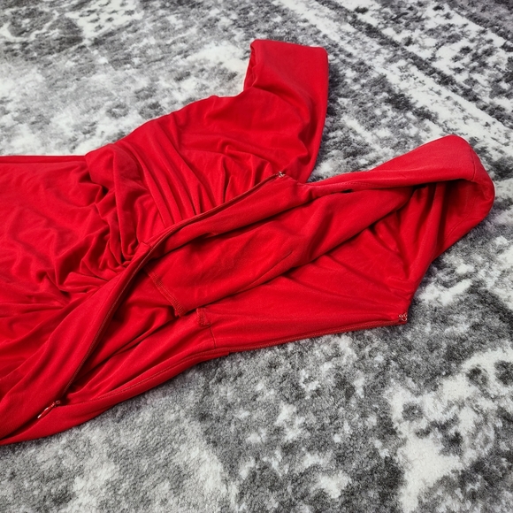 Vera Wang Red Sleeveless Formal Train  Form Fitting Ruched Off Shoulder Zip - Picture 6 of 11